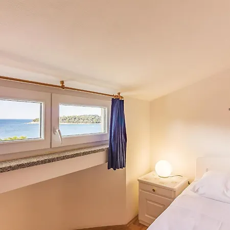 1 Bedroom In פולה