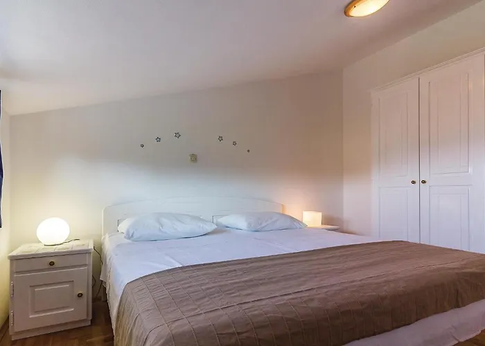 Apartment 1 Bedroom In Pula