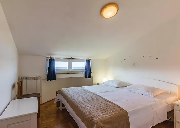 1 Bedroom In Apartment *