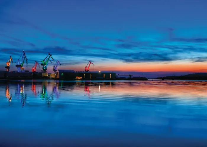 Apartment 1 Bedroom In *